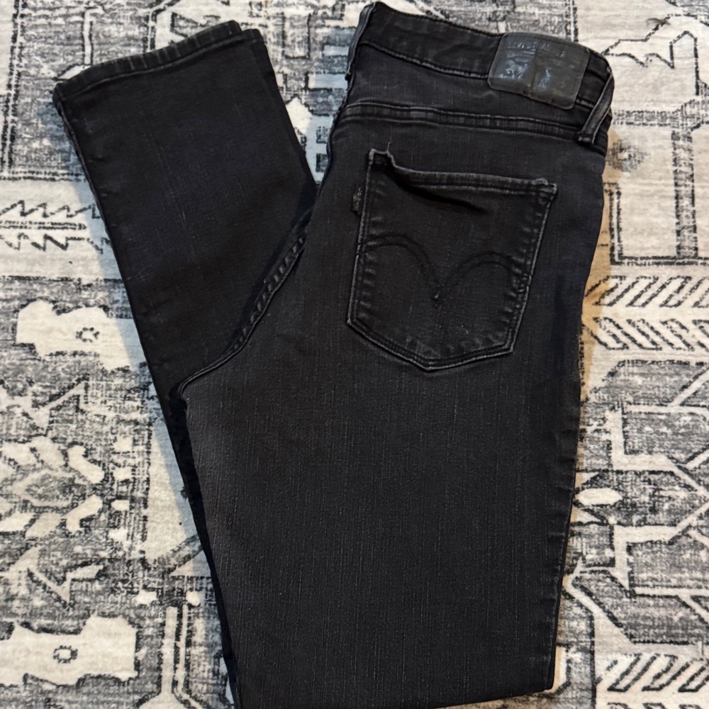 Levi's Women's Dark Straight Leg Jeans